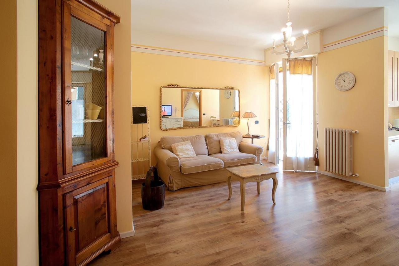Appartamenti Piazza Umberto I Торрі-дель-Бенако Екстер'єр фото