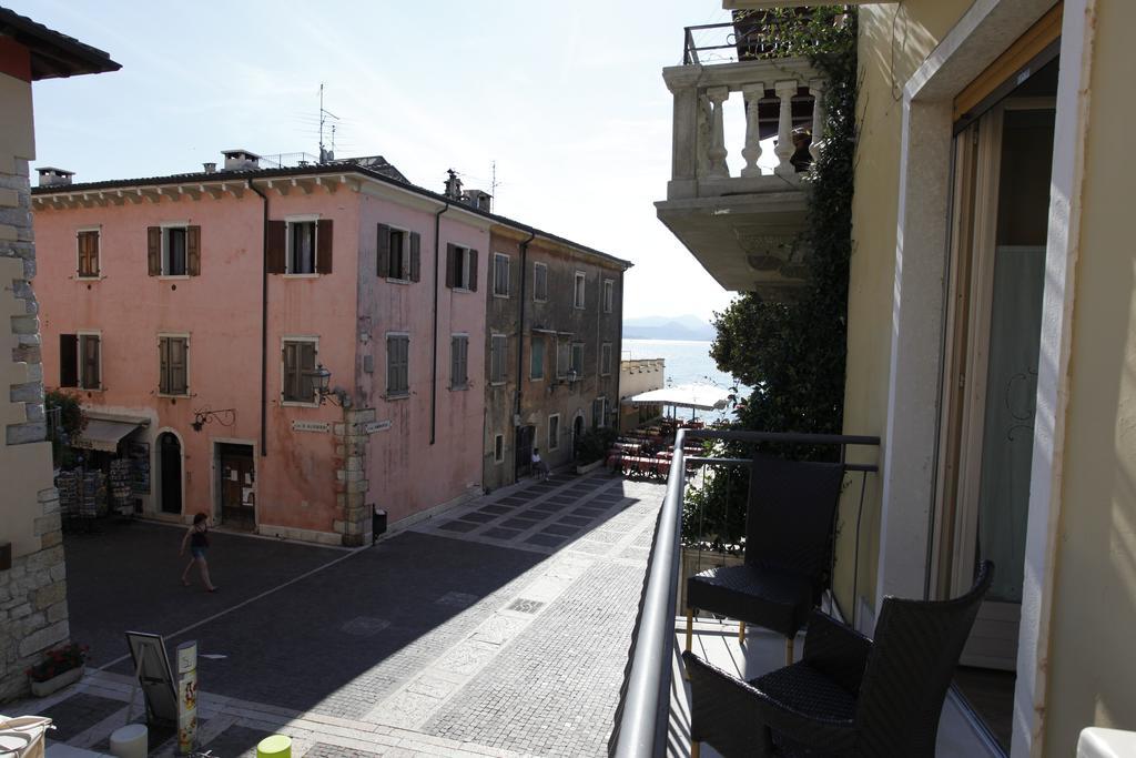 Appartamenti Piazza Umberto I Торрі-дель-Бенако Номер фото