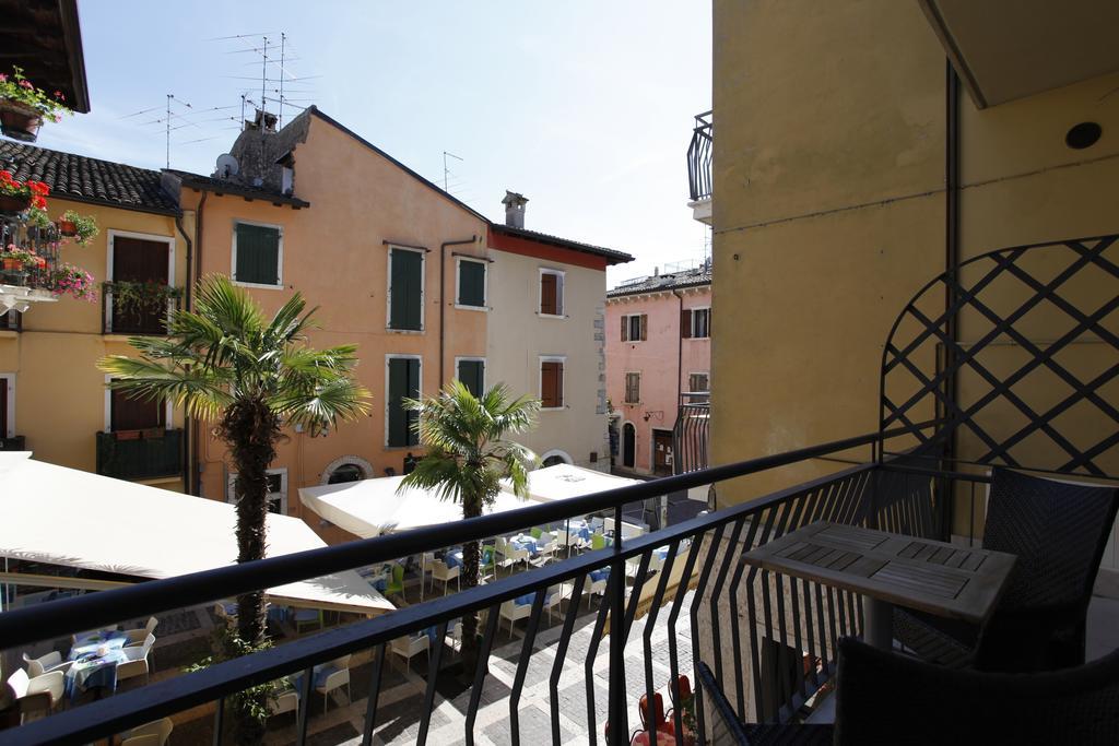Appartamenti Piazza Umberto I Торрі-дель-Бенако Номер фото