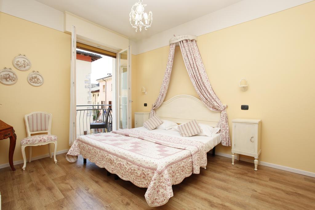 Appartamenti Piazza Umberto I Торрі-дель-Бенако Номер фото