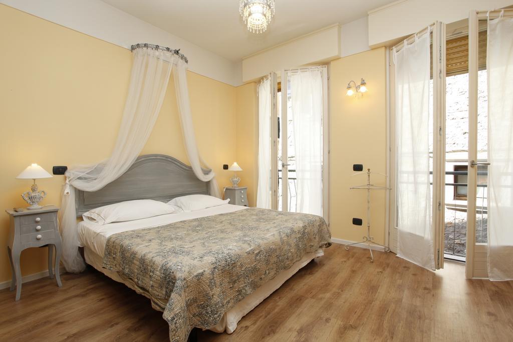 Appartamenti Piazza Umberto I Торрі-дель-Бенако Номер фото